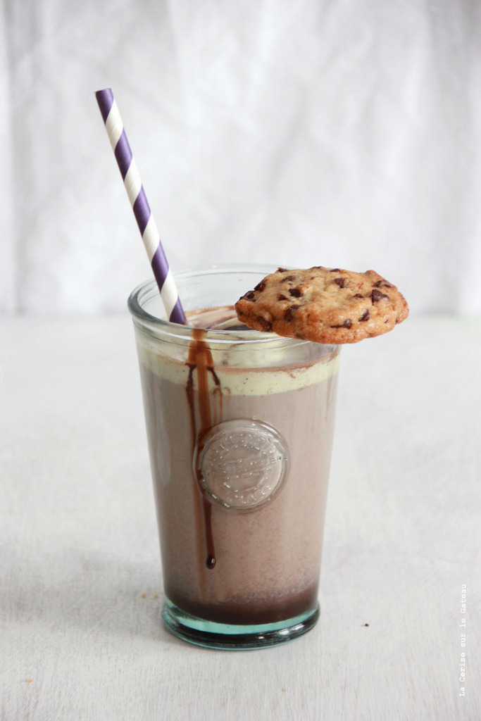 Chocolate Milkshake & Cookies