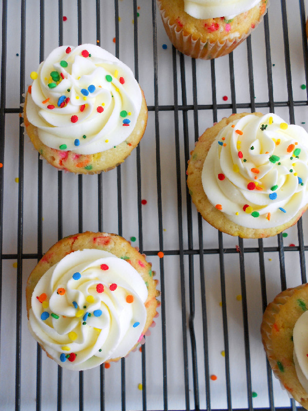 Easy Funfetti Cupcakes