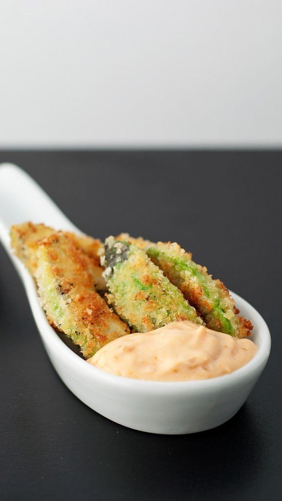 Avocado Fries with Spicy Roasted Garlic Dip